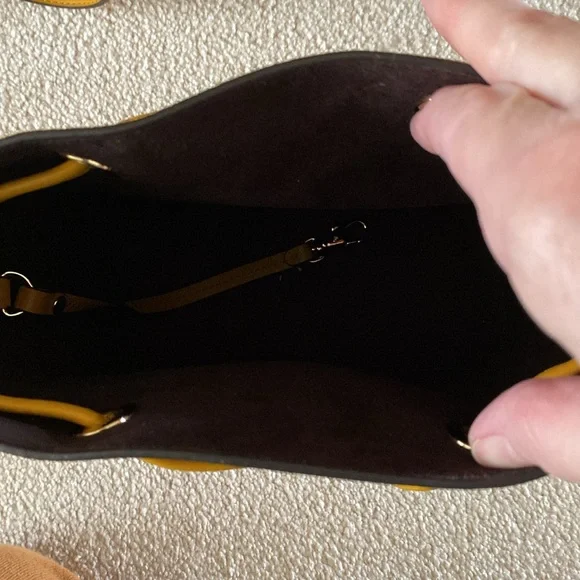 Yellow Michael Kors Small Bucket Bag. Crossbody. - Picture 3 of 9